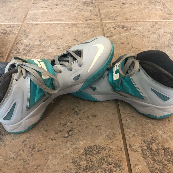 Lebron basketball shoes - Picture 4 of 4